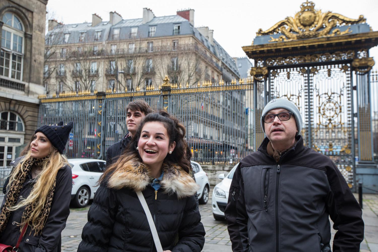 <a href='http://0.xcslscl.com'>全球十大赌钱排行app</a>学院法语教授Pascal Rollet带领学生们到巴黎游学.